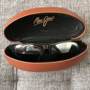 Maui jim sunglasses and leather case